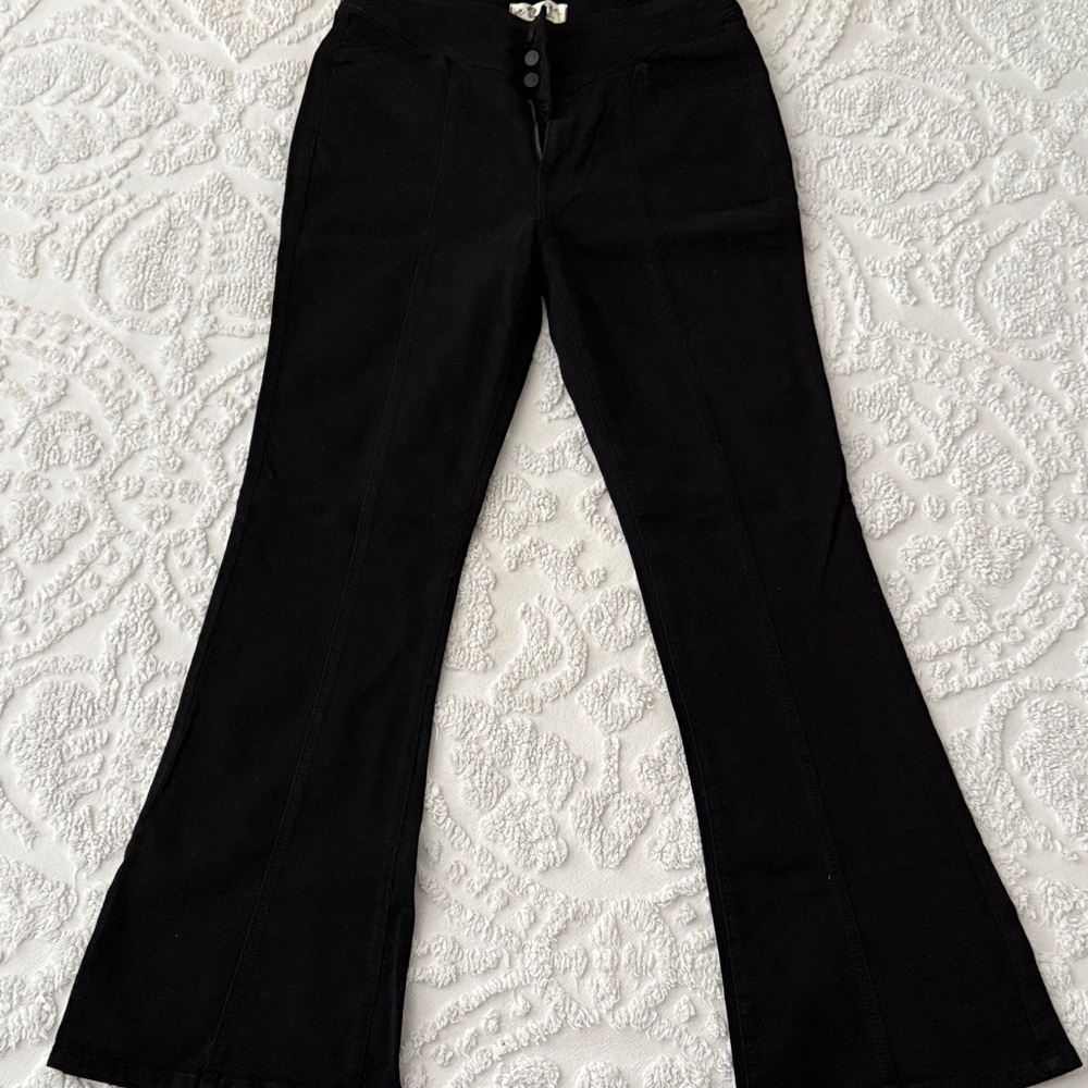NWOT - We The Free - Black Flare Pants - 30